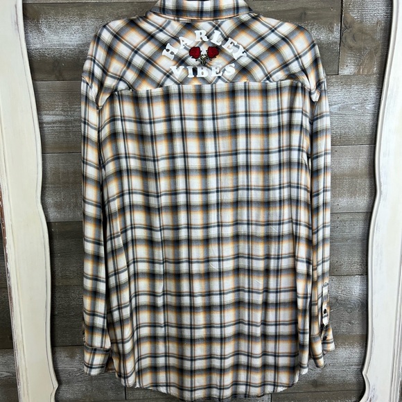 Harley Davidson Ladies size L long sleeved button down shirt - Picture 5 of 5